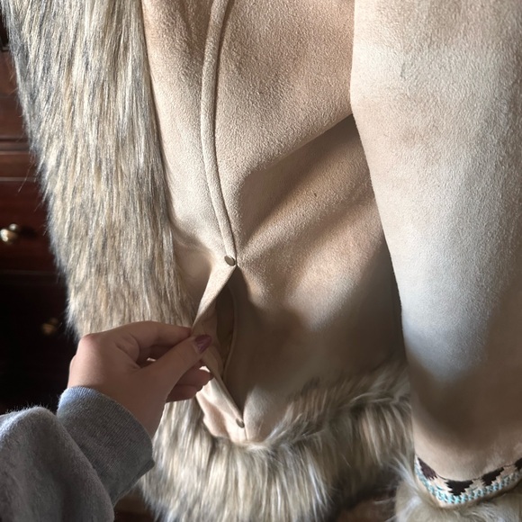 Tasha Polizzi Tan Faux Fur Teddy Jacket - Picture 3 of 9